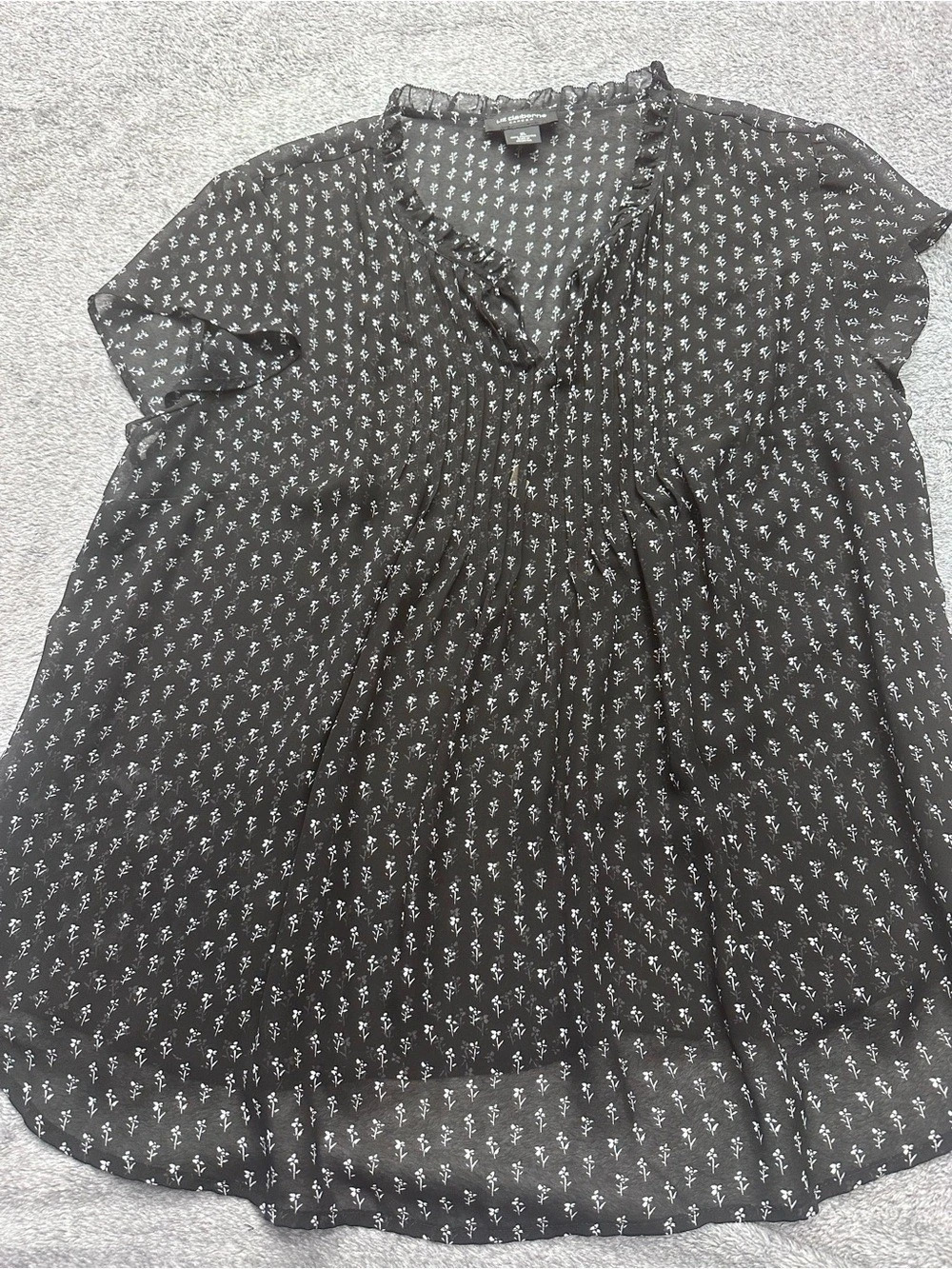 Liz Claiborne Floral Short Sleeve Blouse in Black & White XL